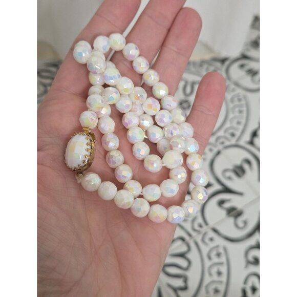 Vtg White Aurora Borealis AB Faceted Glass Bead Necklace Decorative Box Clasp - Picture 7 of 14